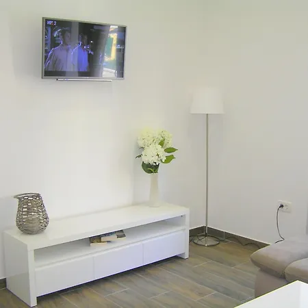 Basic Apartment *